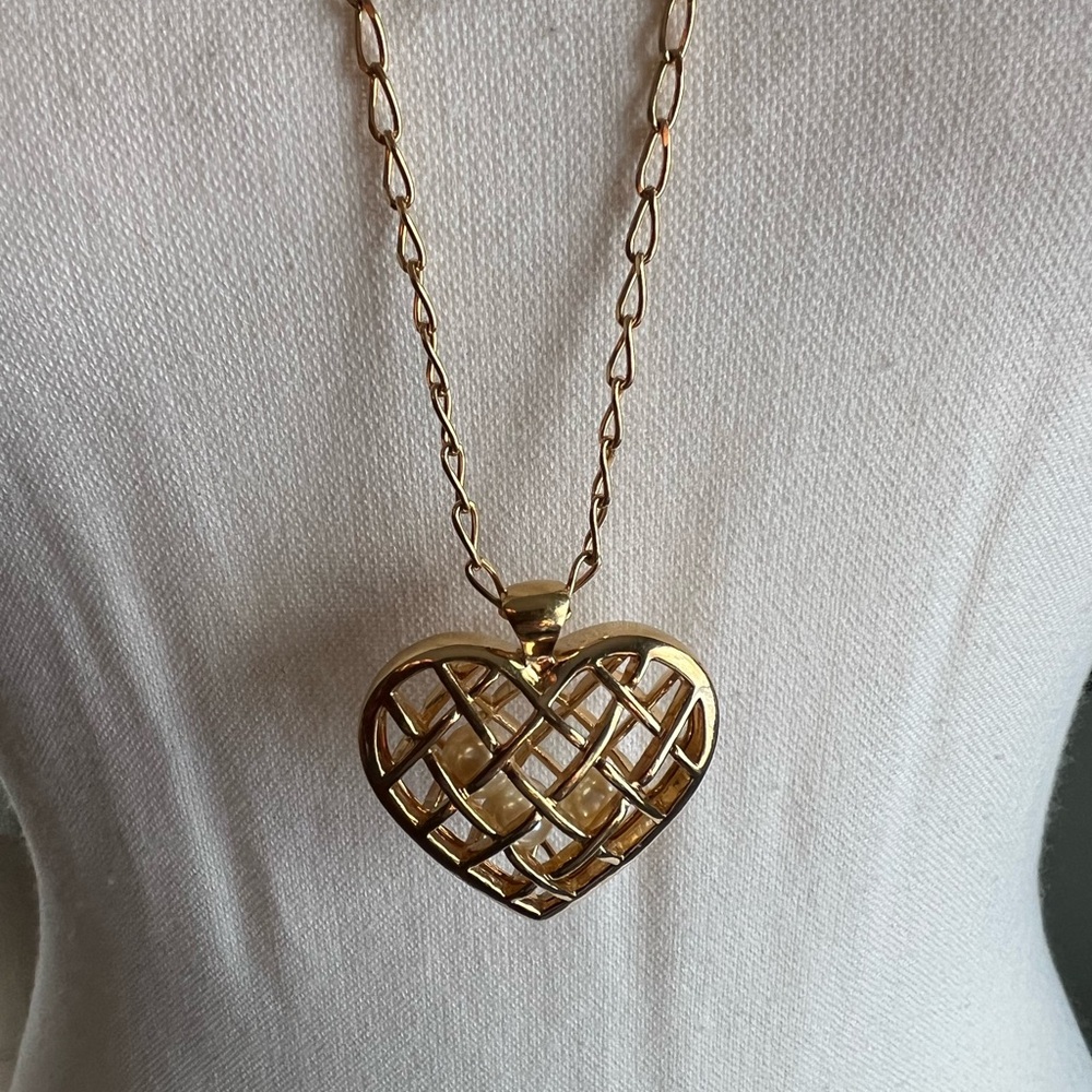 Vintage Avon “Capture Your Heart” signed gold tone necklace puffy heart.
